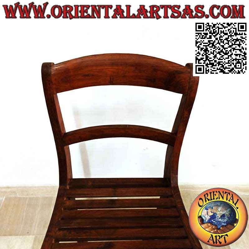 Silla curva con respaldo anatómico y base de listones, en madera de teca