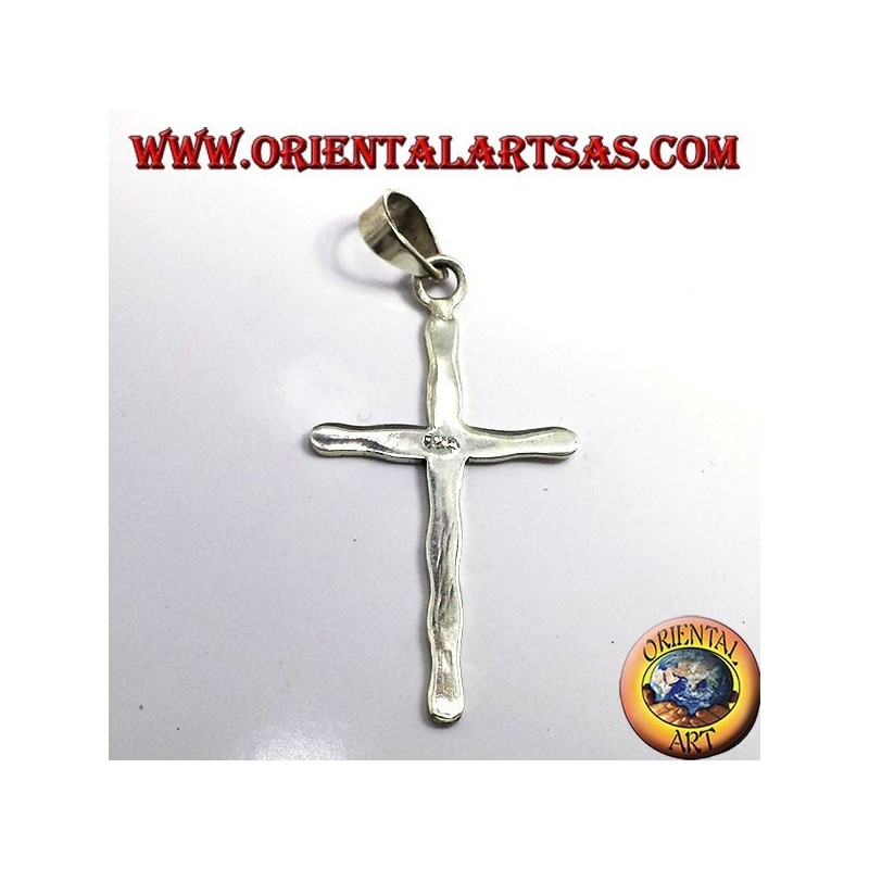 colgante de cruz de plata martillado