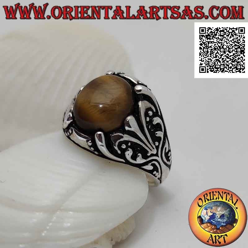 Anello in argento con occhio di tigre ovale cabochon incastonato da decorazione floreale con giglio sui lati