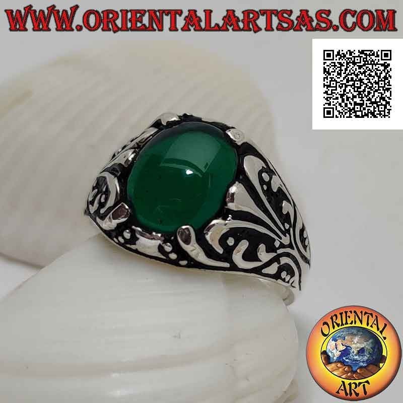 Silver ring with oval cabochon green agate set with floral decoration with lily on the sides