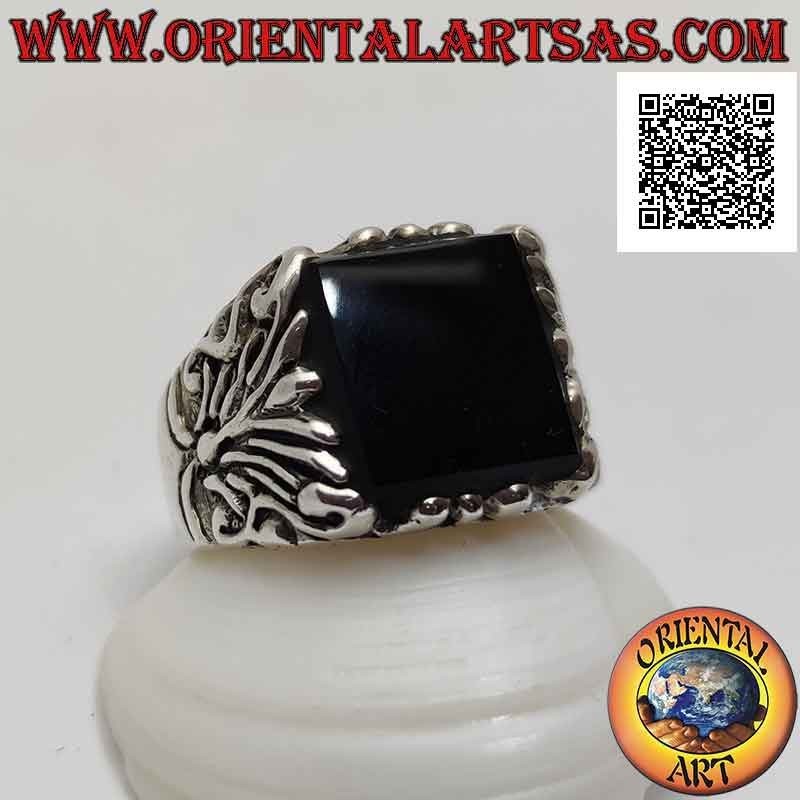 Solid silver ring with flat protruding square onyx and floral decorations engraved on the sides