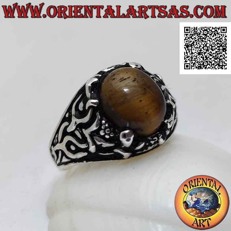 Anello in argento con occhio di tigre ovale cabochon incastonato da decorazione floreale sui lati