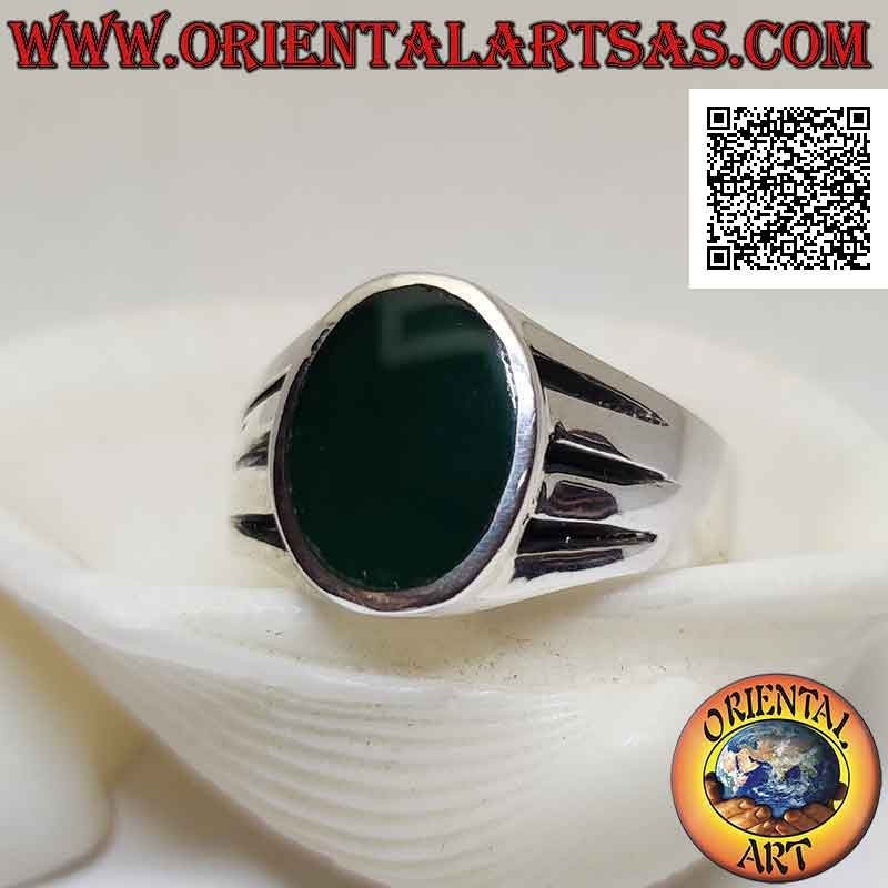 Smooth silver ring with oval green agate flush with the edge and triple crescent line engraved on the sides