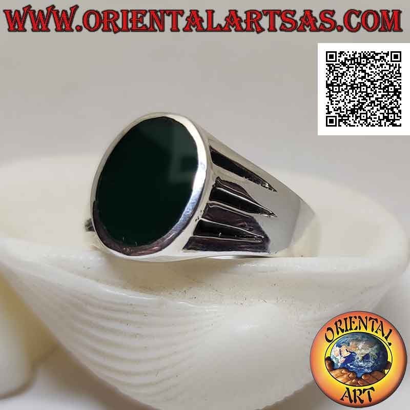 Smooth silver ring with oval green agate flush with the edge and triple crescent line engraved on the sides