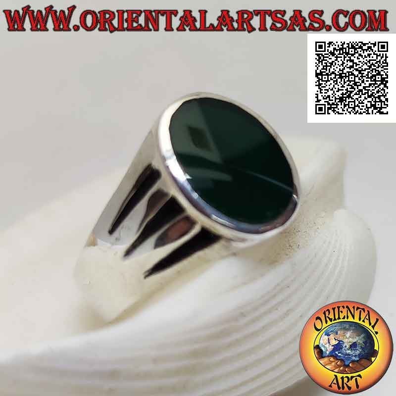 Smooth silver ring with oval green agate flush with the edge and triple crescent line engraved on the sides