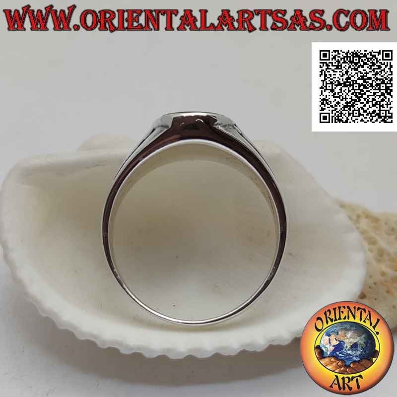 Smooth silver ring with oval onyx flush with the edge and triple crescent horizontal line engraved on the sides