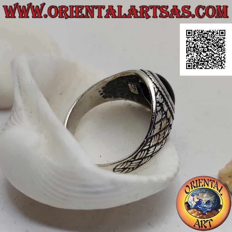 Bague en argent avec cabochon ovale onyx et lignes gravées effet "paille tressée" sur les côtés