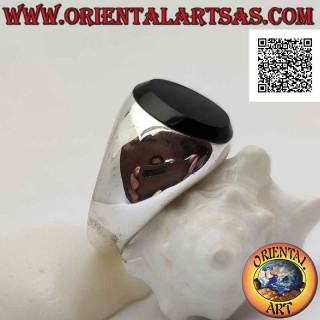 Bague en argent convexe lisse avec onyx ovale plat en relief avec double bord saillant