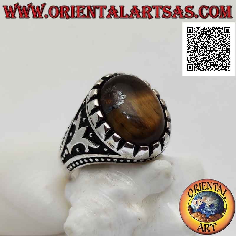 Anello in argento con occhio di tigre ovale cabochon e albero e palline in bassorilievo sui lati
