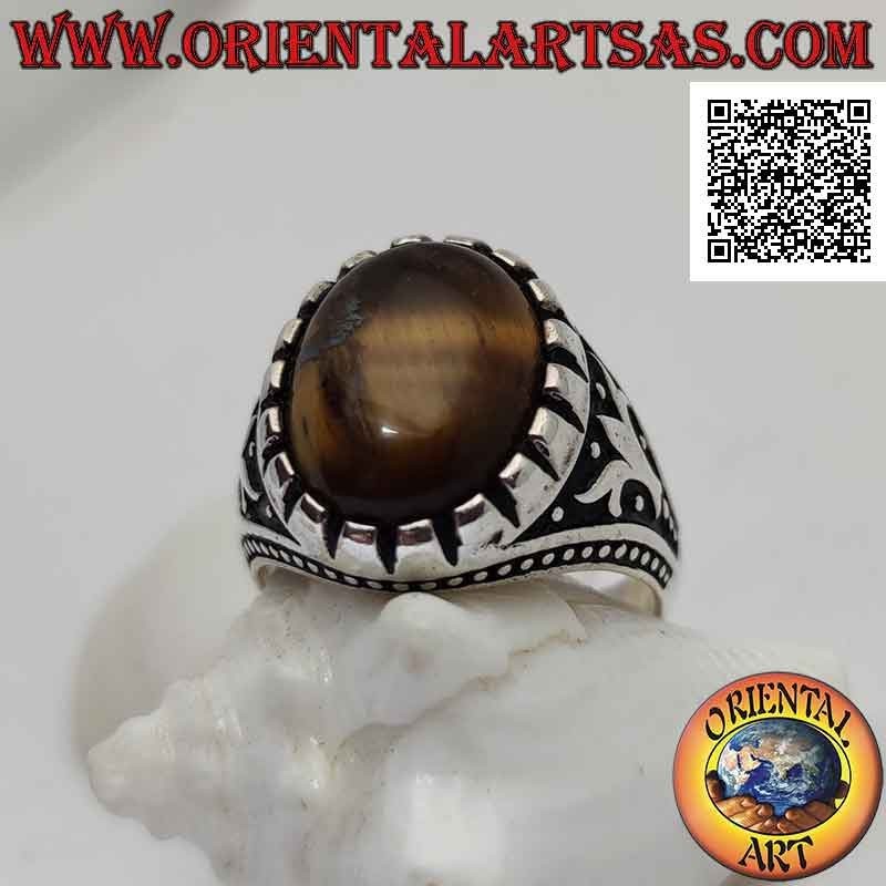 Anello in argento con occhio di tigre ovale cabochon e albero e palline in bassorilievo sui lati