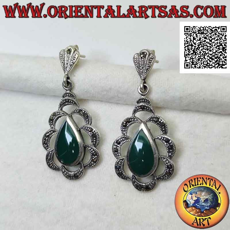 Boucles d'oreilles en argent avec goutte d'agate verte au ras du bord entouré d'arcs de marcassite