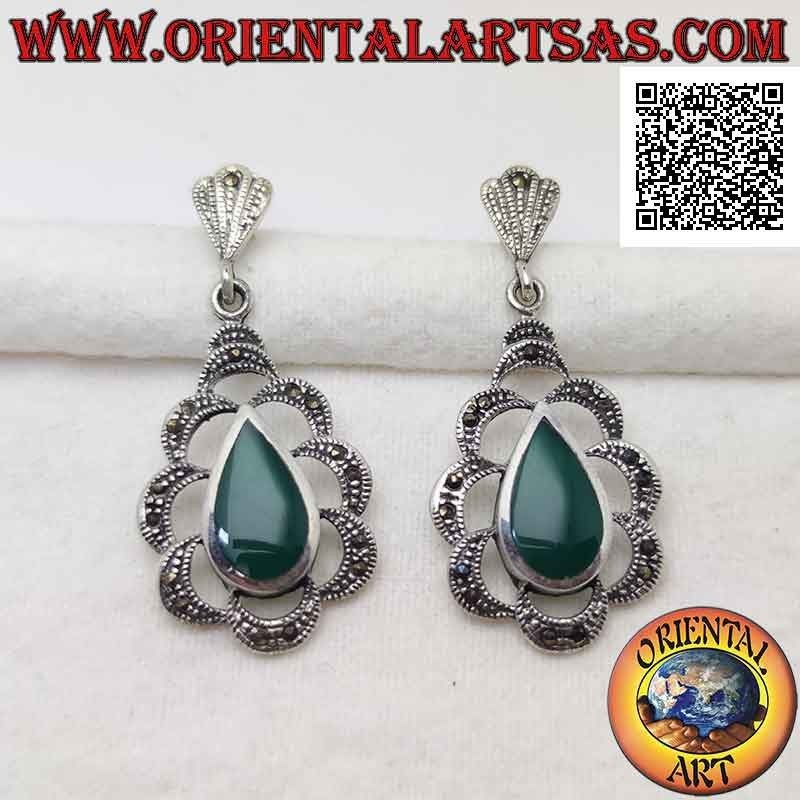 Boucles d'oreilles en argent avec goutte d'agate verte au ras du bord entouré d'arcs de marcassite