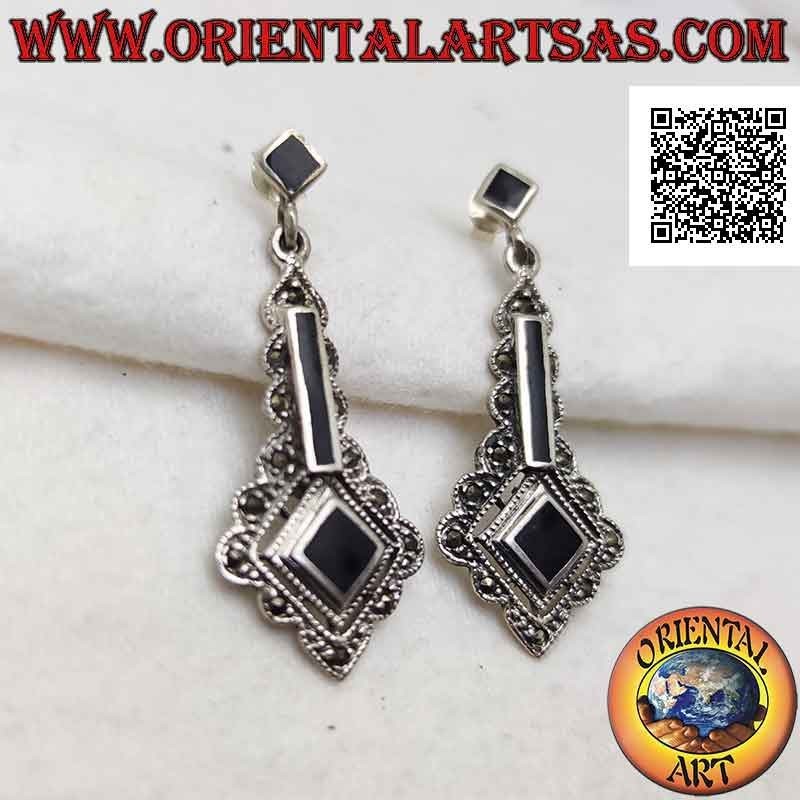 Pendientes de plata con lóbulo con segmento y rombo de ónix rodeado de marcasita