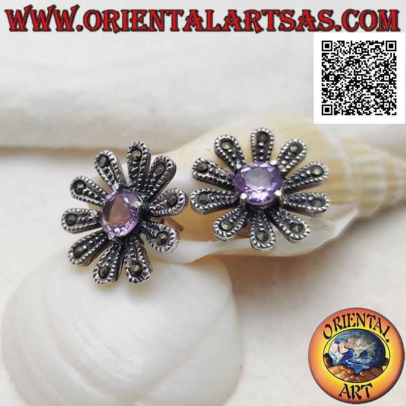 Orecchini in argento da lobo a forma di grande margherita tempestata di marcassite e ametista tonda centrale