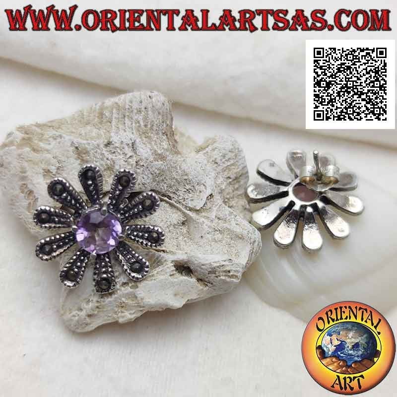 Orecchini in argento da lobo a forma di grande margherita tempestata di marcassite e ametista tonda centrale