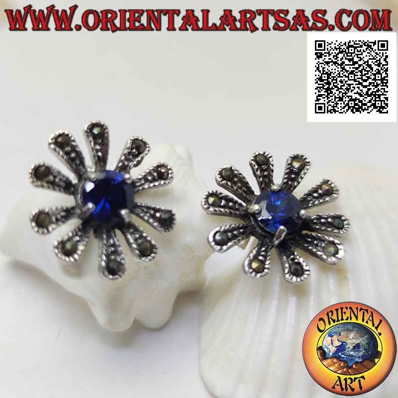 Pendientes de plata con gran lóbulo de margarita tachonado de marcasita y zafiro sintético redondo central