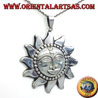 sol colgante de plata más grande de Nepal