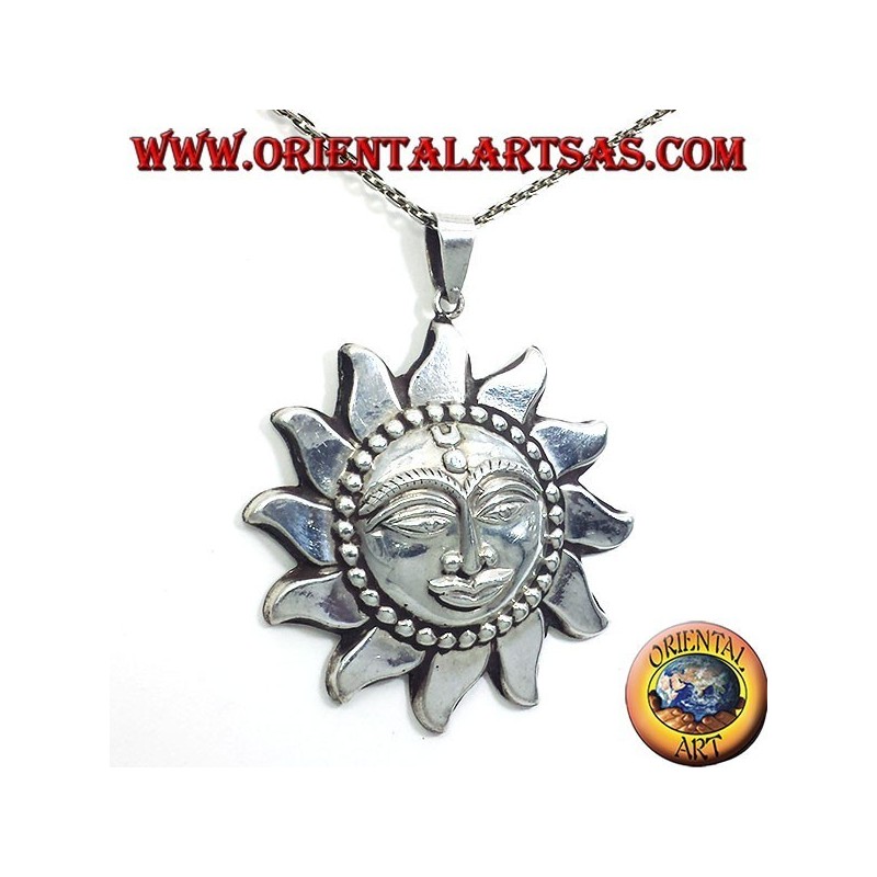 sol colgante de plata más grande de Nepal