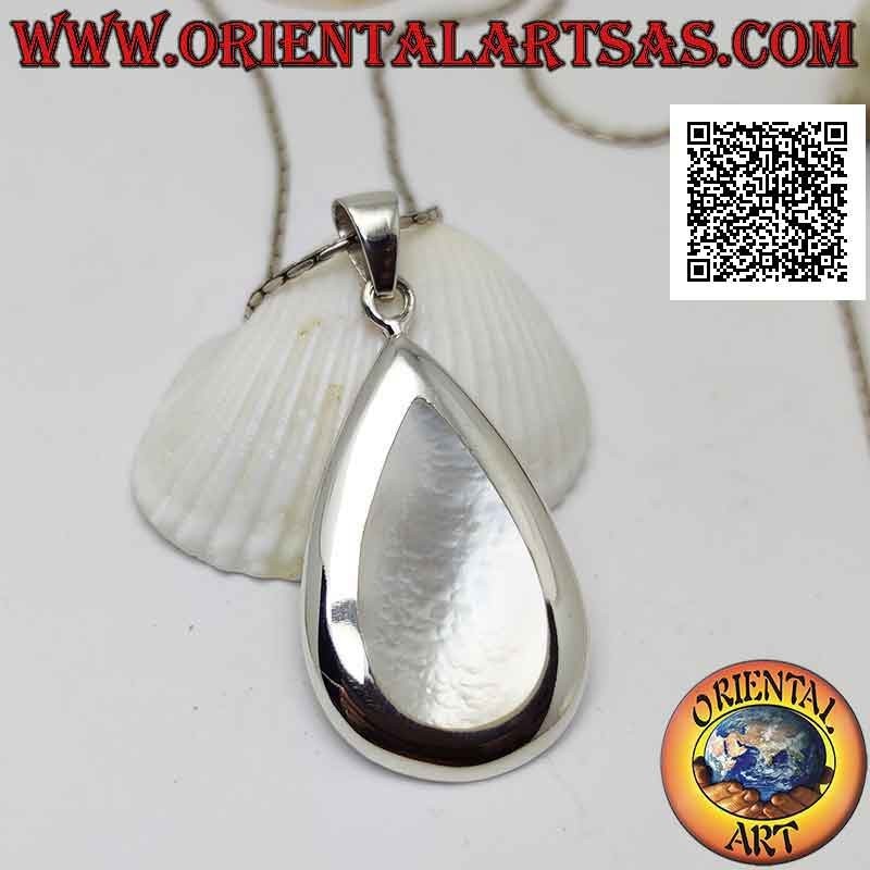 Pendentif en argent avec nacre en forme de poire sertie au ras du bord sur une monture lisse