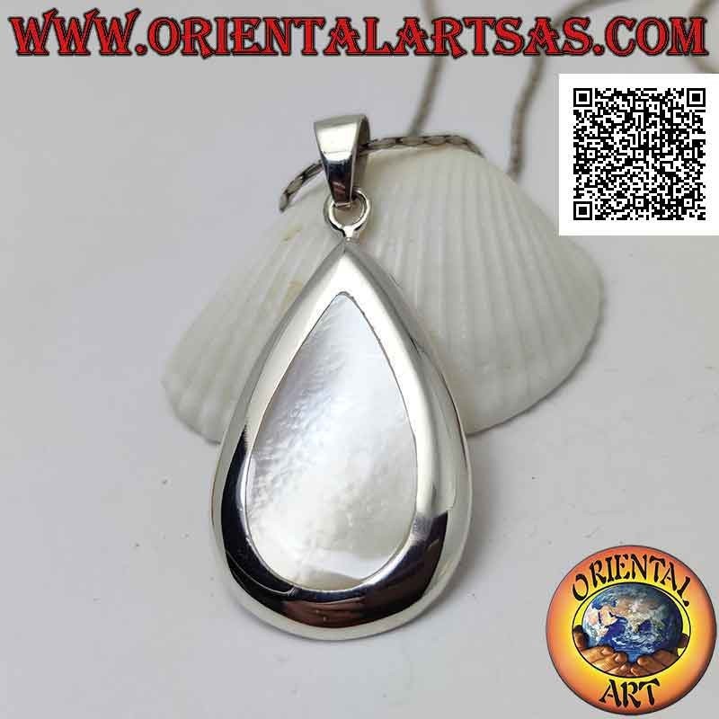 Pendentif en argent avec nacre en forme de poire sertie au ras du bord sur une monture lisse