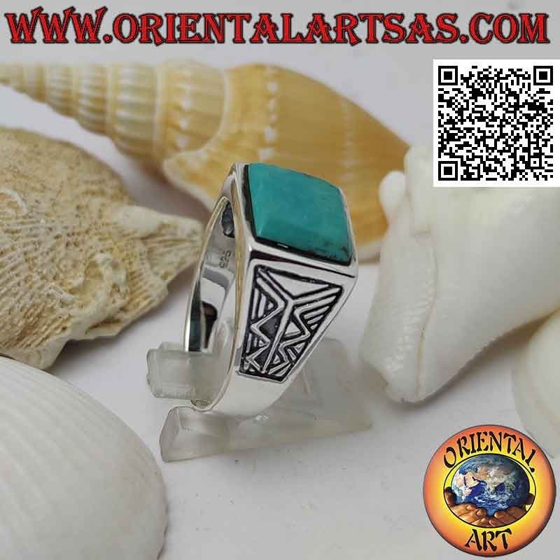 Bague en argent avec gravure carrée turquoise et aztèque sur les côtés