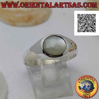Slightly rounded smooth silver ring with round mother-of-pearl flush with borbo 8 Ø