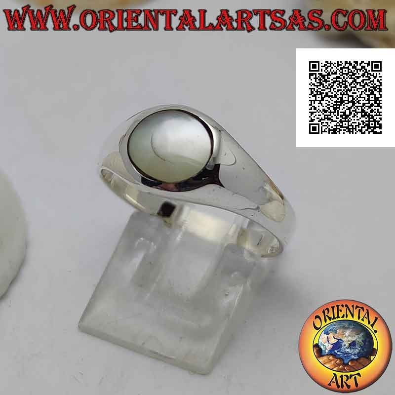 Slightly rounded smooth silver ring with round mother-of-pearl flush with borbo 8 Ø