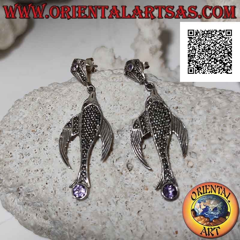 Boucles d'oreilles lobe en argent avec hirondelle parsemée de marcassite et d'améthyste ronde naturelle