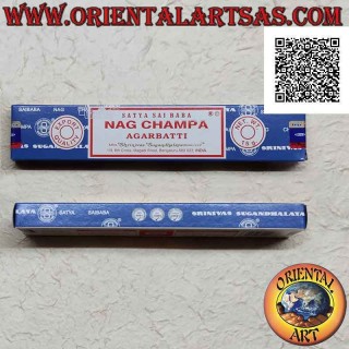 "Nag Champa Agarbatti" Räucherstäbchen handgerollt um einen Sandelholzstab (15 Gramm - 12/15 Stäbchen)