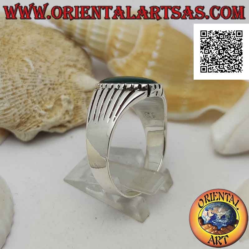 Silver ring with oval green agate and edge and side lined with parallel engravings