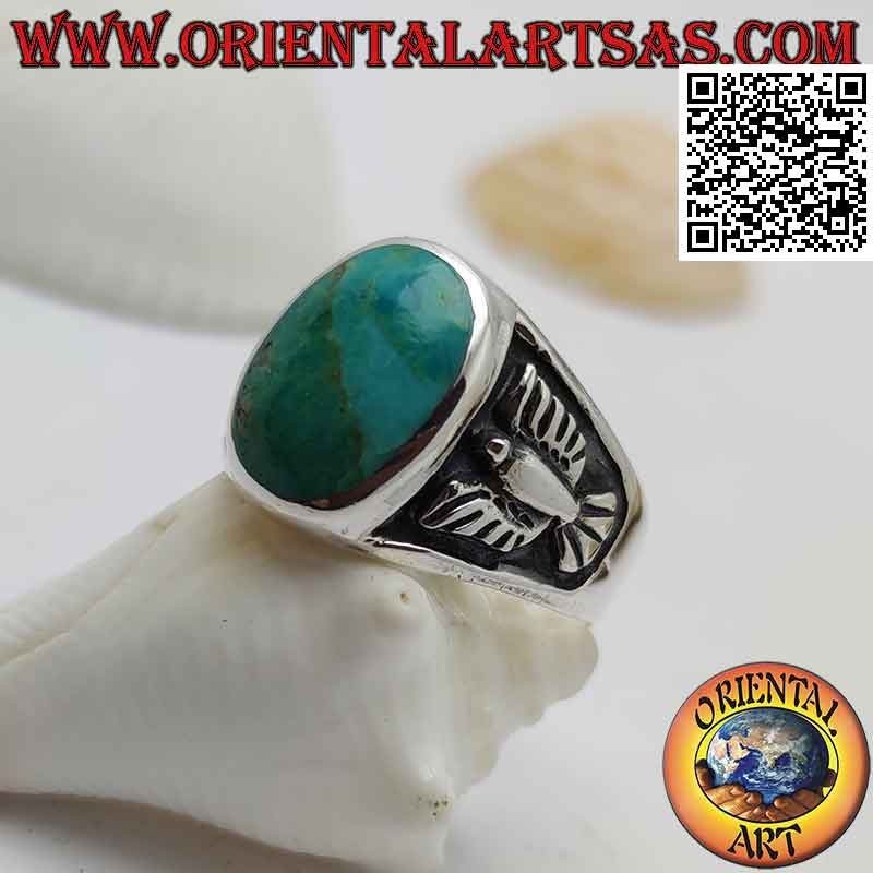 Anillo de plata con turquesa ovalada natural y águila en bajorrelieve en los laterales (24)
