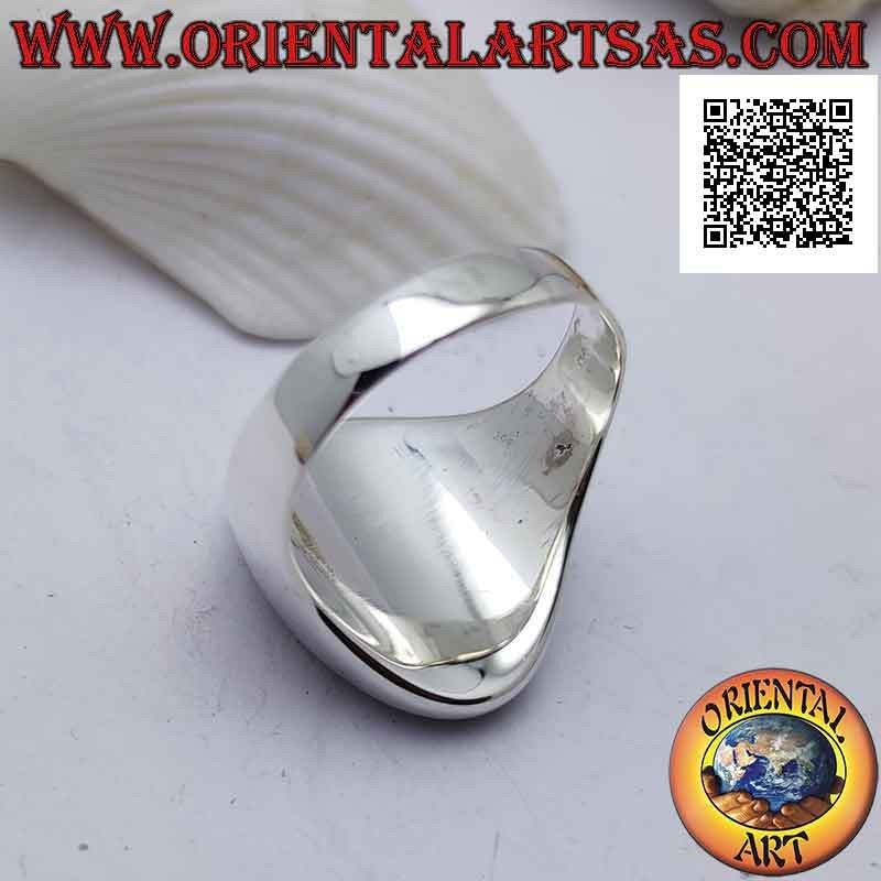 Smooth silver ring with yin yang of mother of pearl and onyx in the oval (flat)