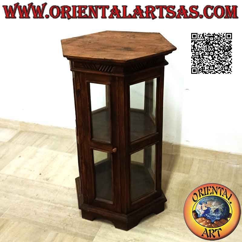 Vitrina hexagonal con dos baldas y decoración de líneas oblicuas en madera de teca (oscura)