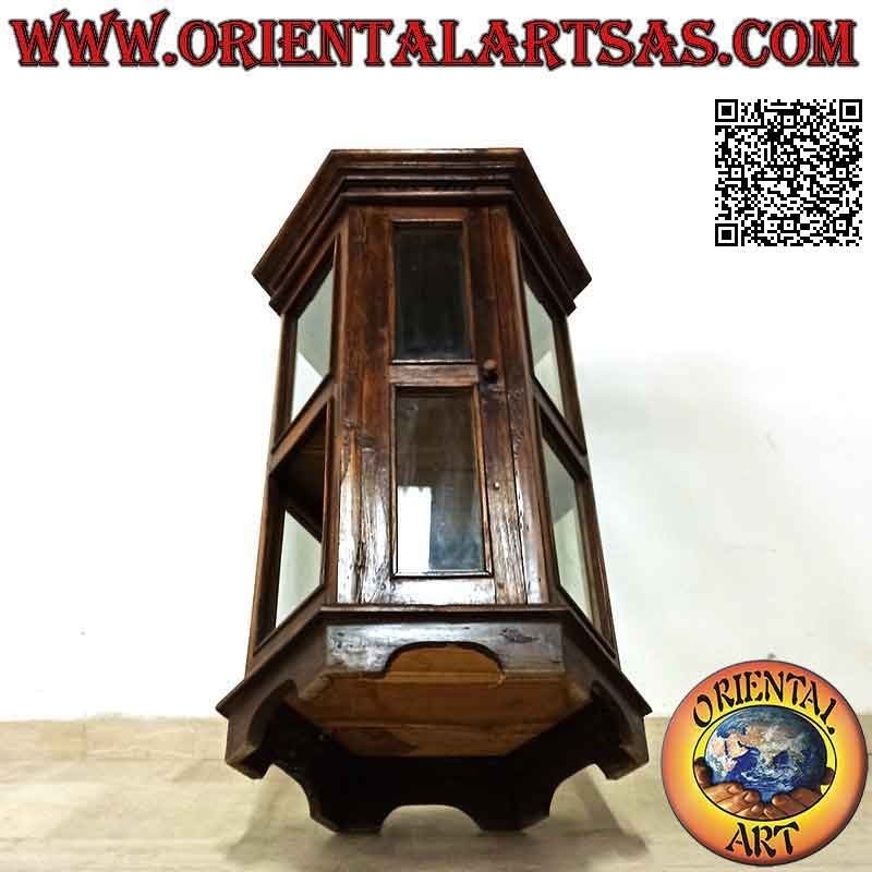 Sechseckige Vitrine mit zwei Regalen und schrägem Liniendekor in Teakholz (dunkel)