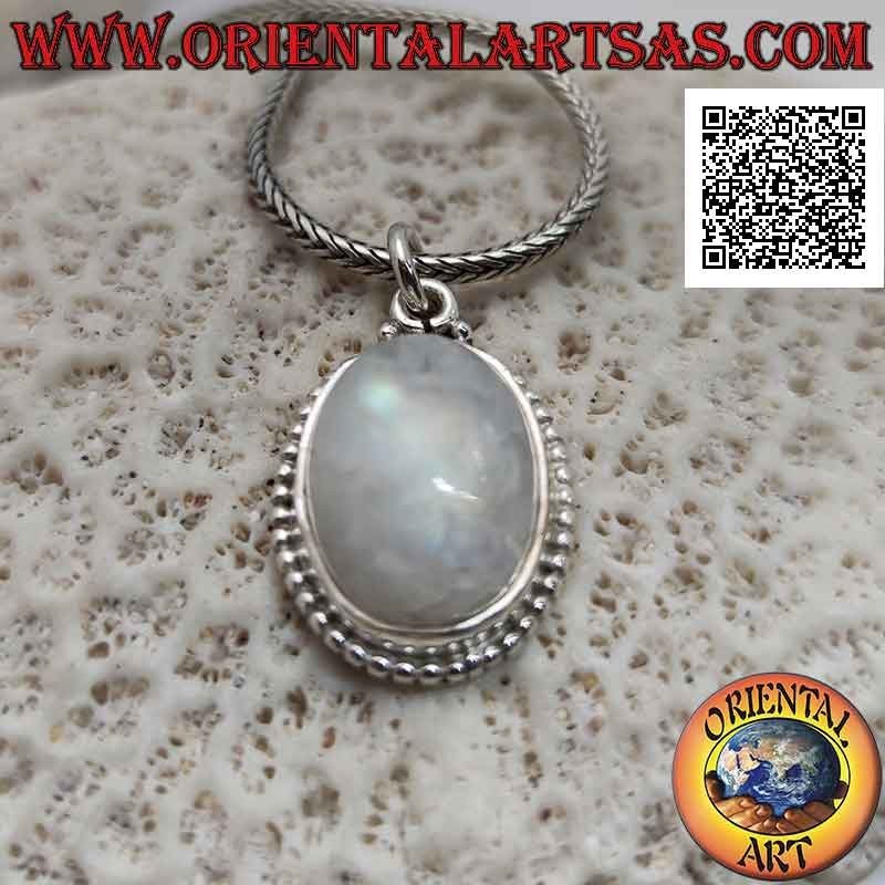 Silberanhänger mit ovalem Cabochon-Regenbogenmondstein und Perlenrahmen
