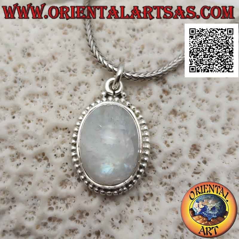 Ciondolo in argento con pietra di luna arcobaleno ovale cabochon e cornice di palline