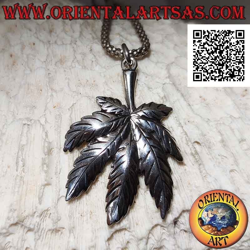 Colgante de plata hoja de marihuana cannabis (grande)