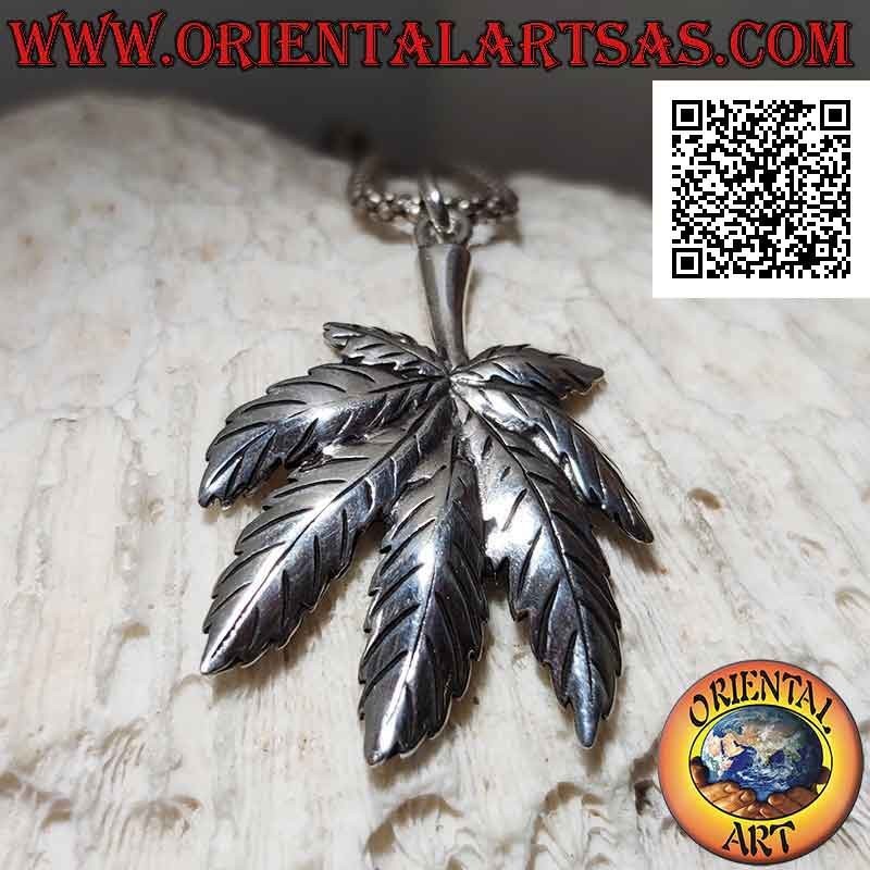 Colgante de plata hoja de marihuana cannabis (grande)