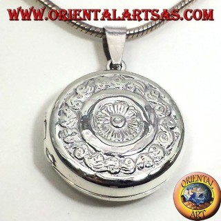 pendentif en argent, Cadres ronds ciselés