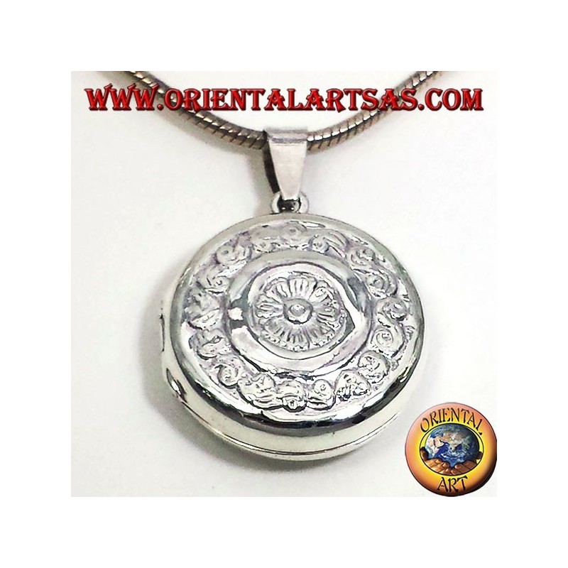 pendentif en argent, Cadres ronds ciselés