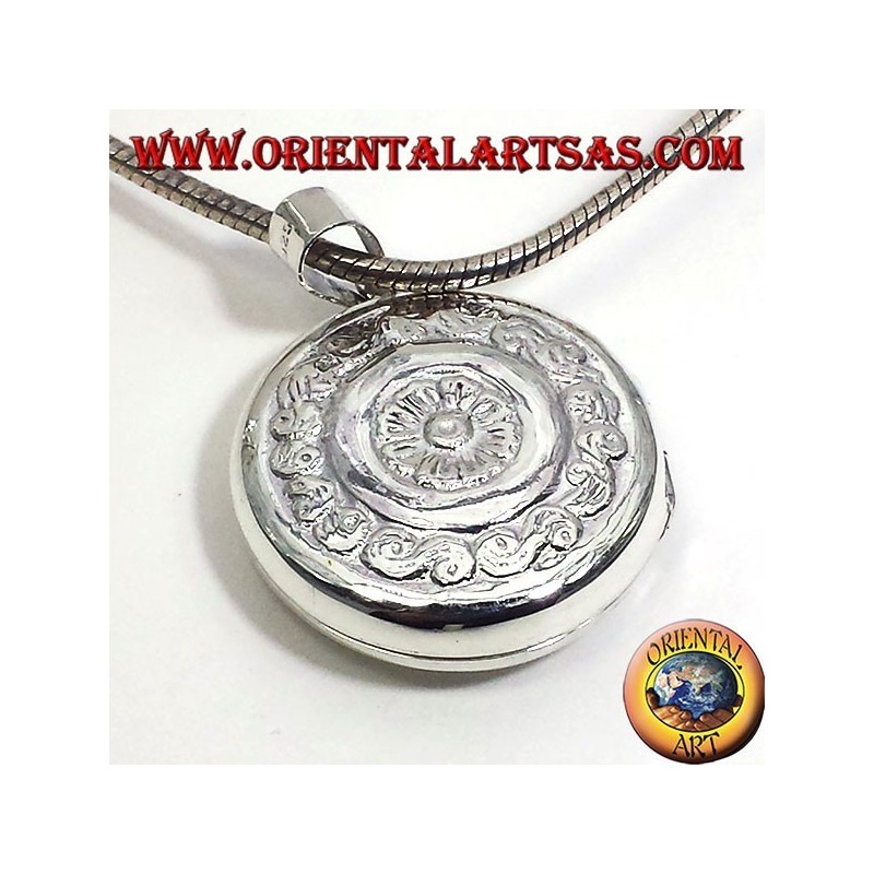 colgante de plata, marcos redondos cincelados