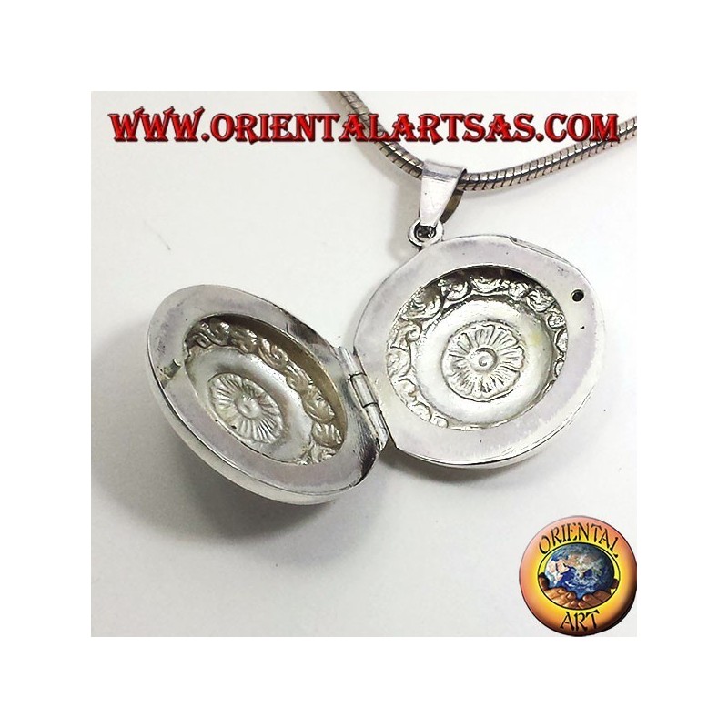 pendentif en argent, Cadres ronds ciselés