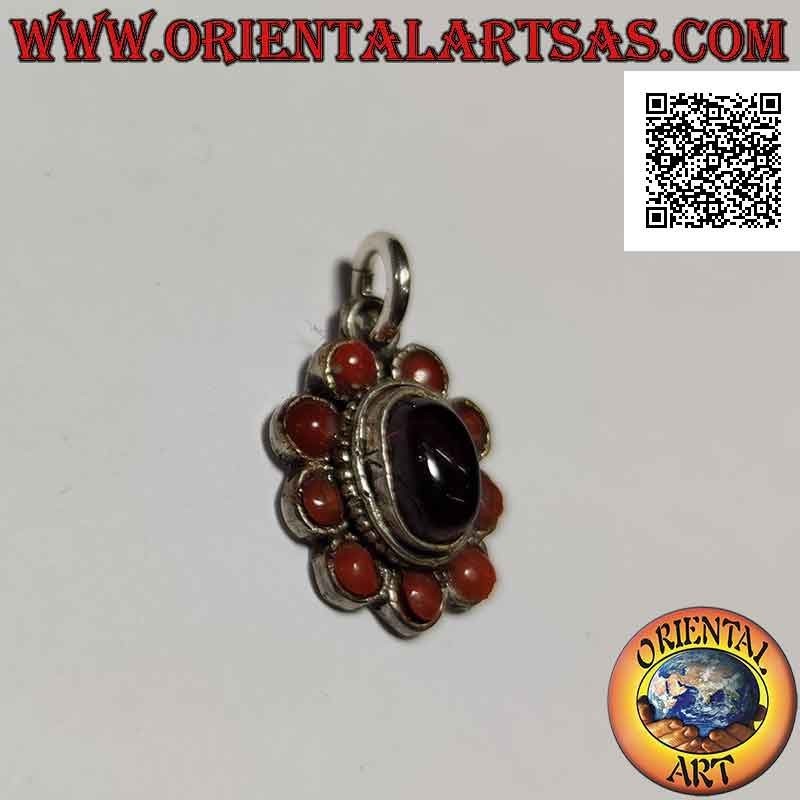 Pendentif fleur en argent avec cabochon central grenat ovale entouré de coraux