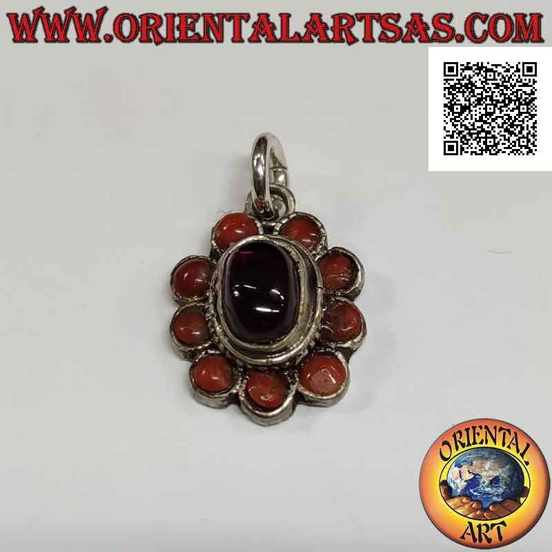 Colgante flor de plata con granate ovalado cabujón central rodeado de corales