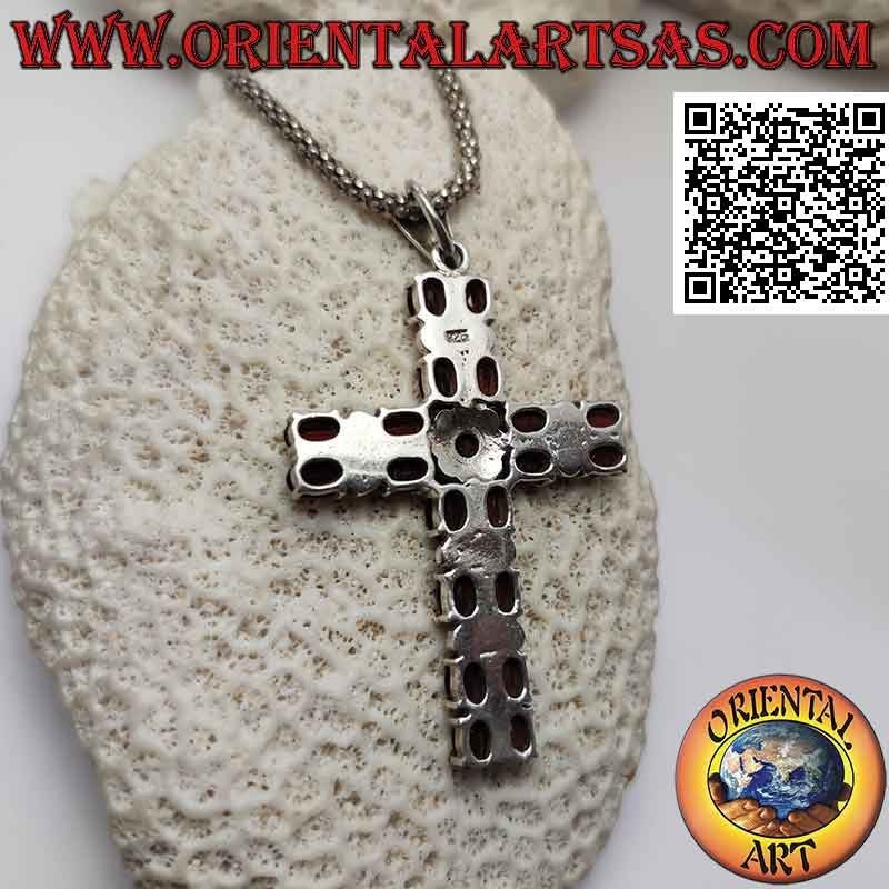 Pendentif croix chrétienne en argent avec deux rangées de grenats ovales naturels alternant avec de la marcassite