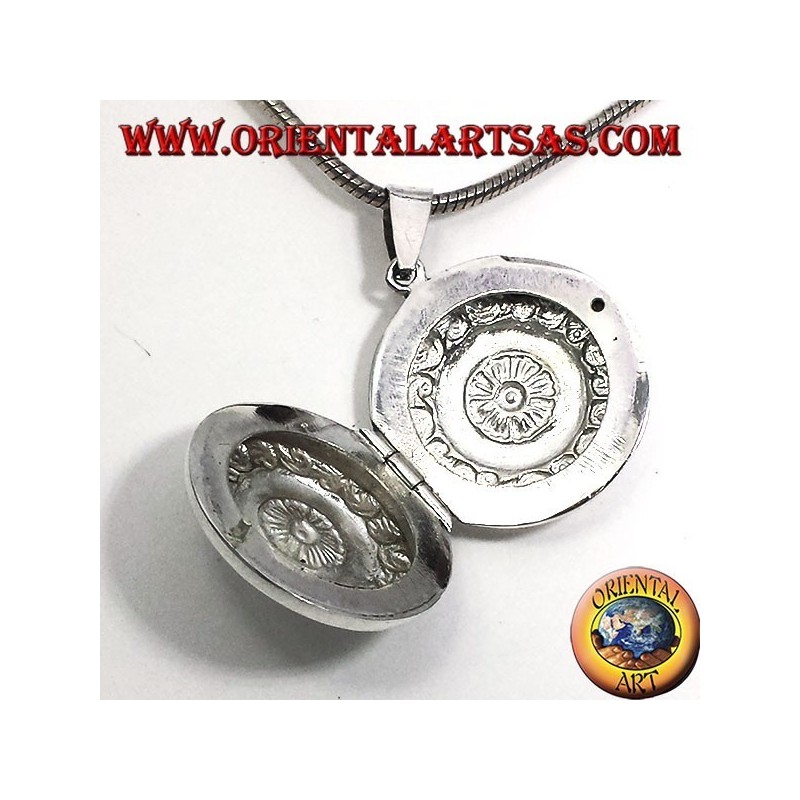 colgante de plata, marcos redondos cincelados