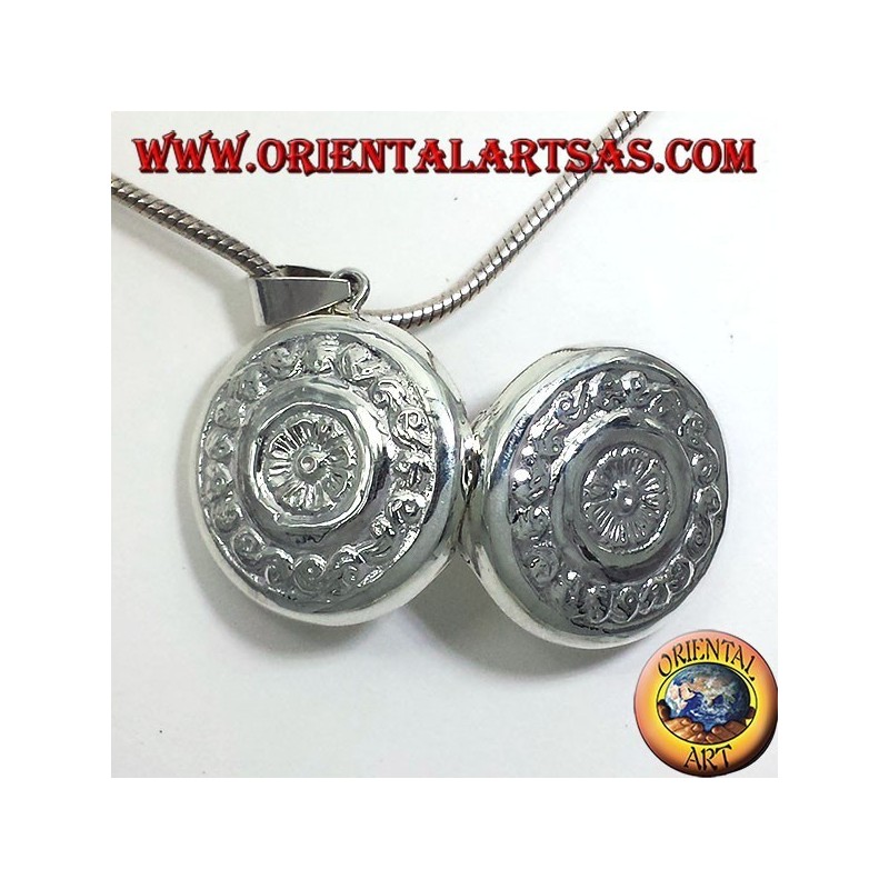 colgante de plata, marcos redondos cincelados