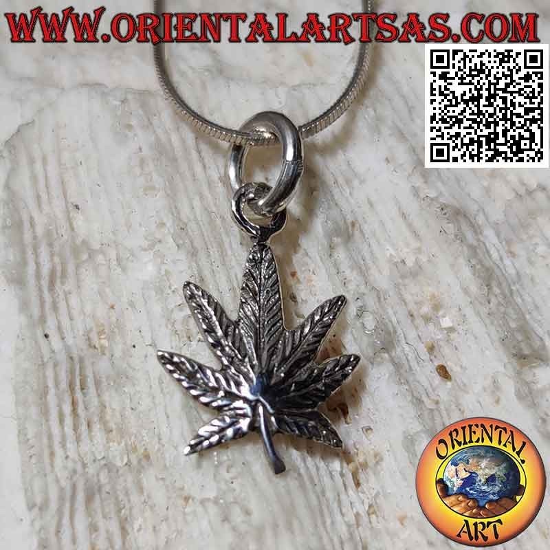 Marijuana Leaf Shaped Silver Pendant (Small, Engraved)