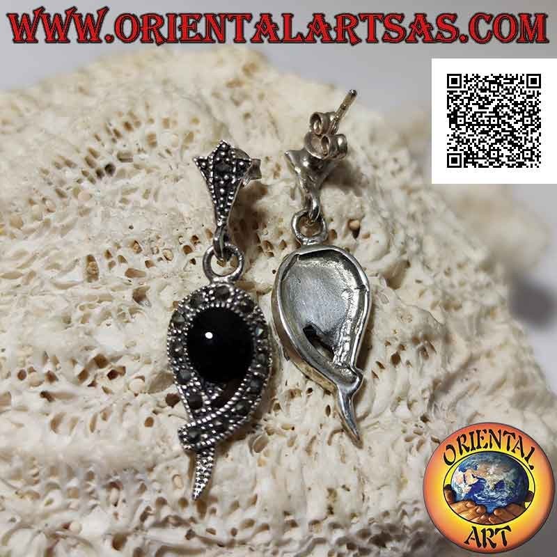 Boucles d'oreilles en argent avec onyx ovale entouré d'une bande de marcassite en forme de larme