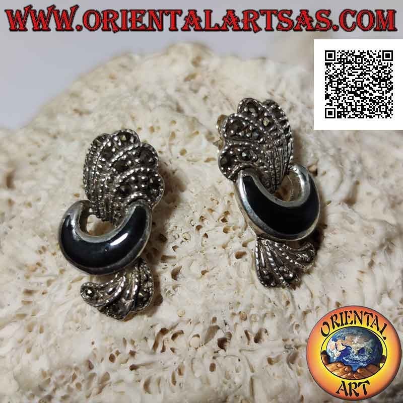 Orecchini in argento da lobo con mezzaluna di onice e fasce curve di marcassite